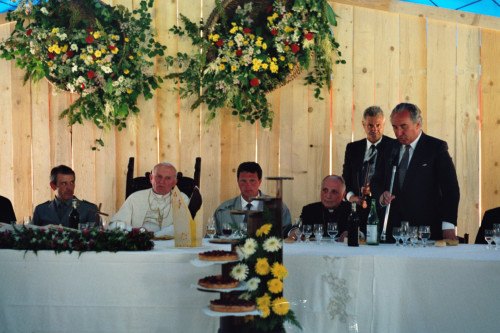 Papa Giovanni Paolo II - Vescovo Ducoli Maffeo - Carlo Bernini - Val Visdende (negativo) di Ceolin, Elio (ultimo quarto sec. XX)