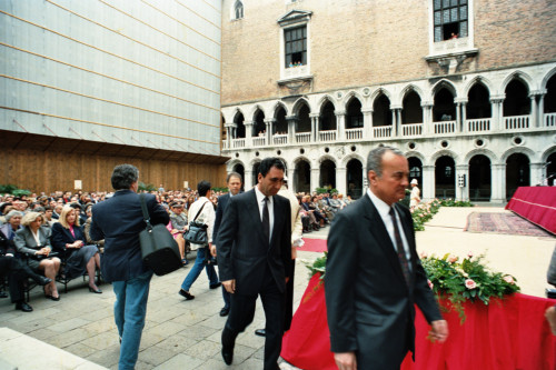 Pubblico - Palazzo Ducale <Venezia> - Cortile (negativo) di Ceolin, Elio (ultimo quarto sec. XX)