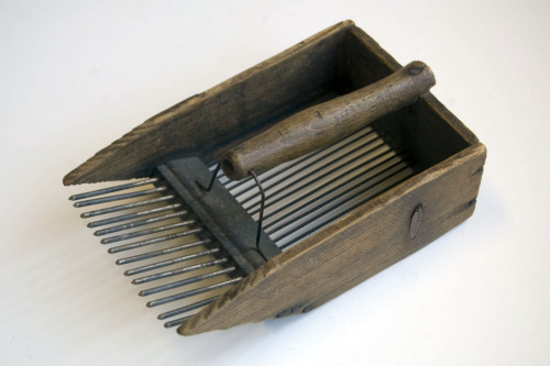 pettine per la raccolta dei mirtilli (1970-80)