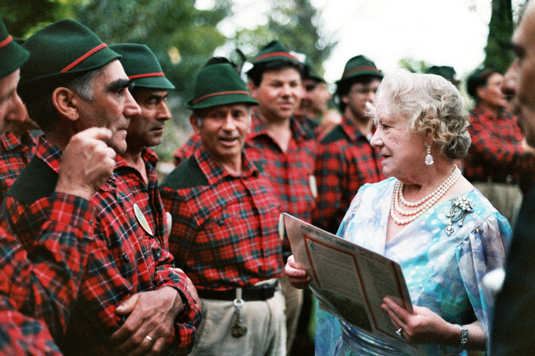 Coro Alpini - Visita Regina Madre - Asolo (negativo) di Ceolin, Elio (ultimo quarto sec. XX)