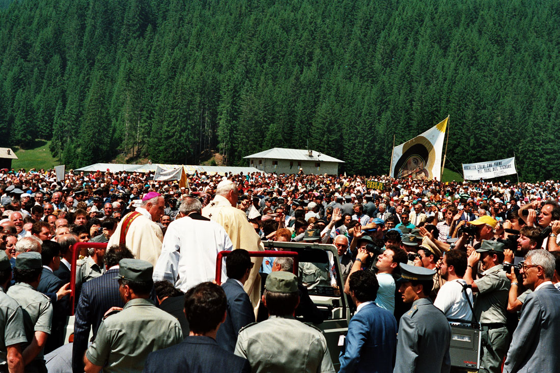 Papa Giovanni Paolo II - Vescovo Ducoli Maffeo - Val Visdende (negativo) di Ceolin, Elio (ultimo quarto sec. XX)