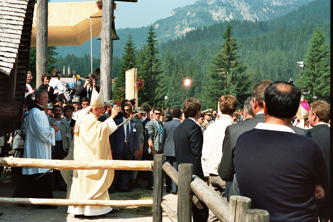 Inizio messa - Val Visdende (negativo) di Ceolin, Elio (ultimo quarto sec. XX)