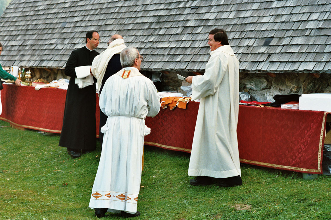 Prima della messa - Val Visdende (negativo) di Ceolin, Elio (ultimo quarto sec. XX)
