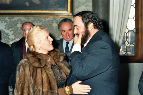 Luciano Pavarotti - discussione con Katia Ricciarelli - Venezia (negativi) di Ceolin, Elio (ultimo quarto sec. XX)