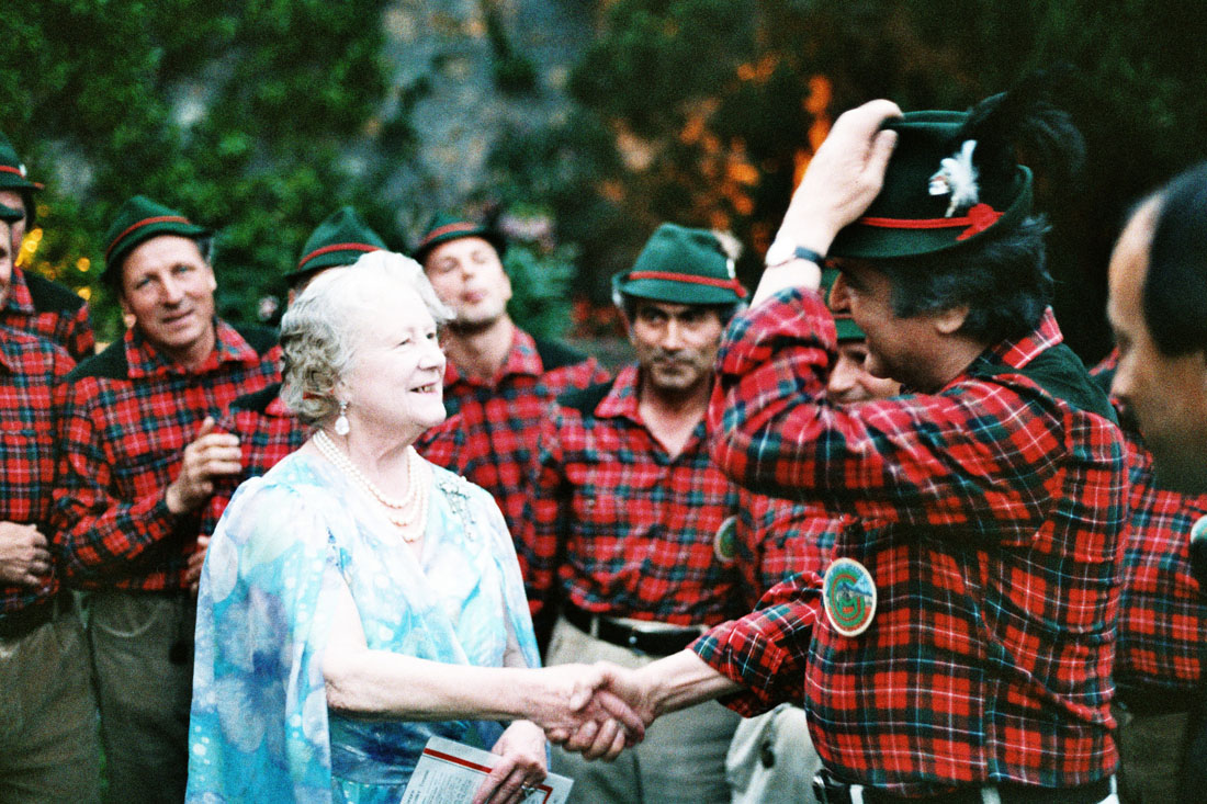 Coro Alpini - Visita Regina Madre - Asolo (negativo) di Ceolin, Elio (ultimo quarto sec. XX)