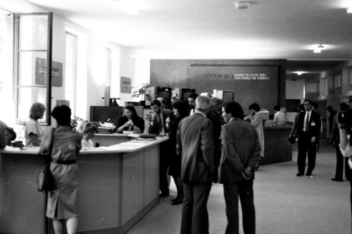Aeroporto - Tessera - Interno - Persone (negativo) di Ceolin, Elio (studio fotografico) (ultimo quarto XX)