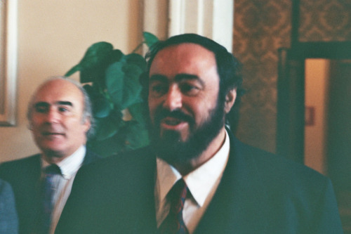 Luciano Pavarotti - primo piano del viso - Venezia (negativi) di Ceolin, Elio (ultimo quarto sec. XX)