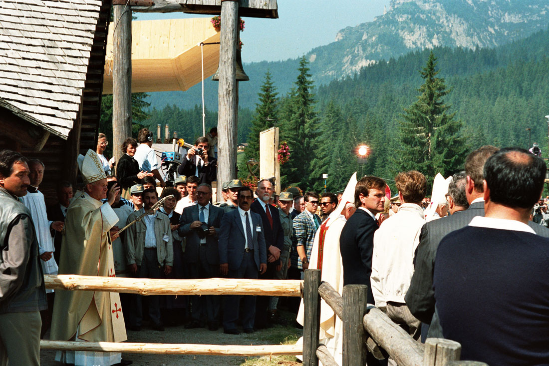Inizio messa - Val Visdende (negativo) di Ceolin, Elio (ultimo quarto sec. XX)