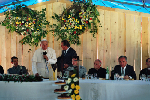 Papa Giovanni Paolo II - Vescovo Ducoli Maffeo - Carlo Bernini - Val Visdende (negativo) di Ceolin, Elio (ultimo quarto sec. XX)