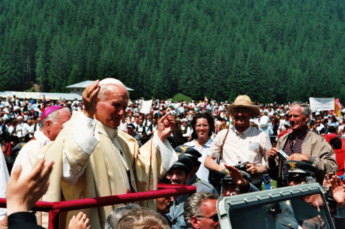 Papa Giovanni Paolo II - Vescovo Ducoli Maffeo - Val Visdende (negativo) di Ceolin, Elio (ultimo quarto sec. XX)