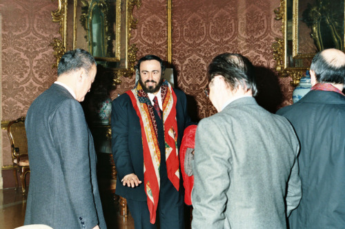 Luciano Pavarotti - a colloquio - Venezia (negativi) di Ceolin, Elio (ultimo quarto sec. XX)