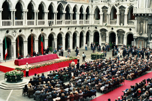 Pubblico - Palazzo Ducale <Venezia> (negativo) di Ceolin, Elio (ultimo quarto sec. XX)