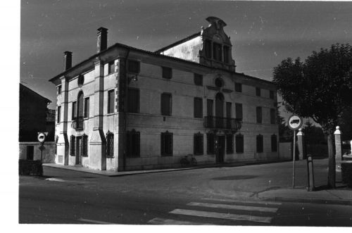 villa (, veneta) - Casale sul Sile (TV)  (XVI, Circa)