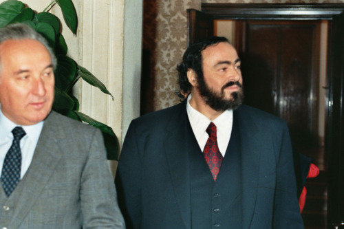 Luciano Pavarotti - Carlo Bernini primo piano - Venezia (negativi) di Ceolin, Elio (ultimo quarto sec. XX)