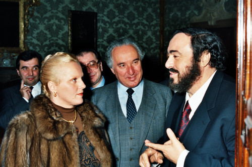 Luciano Pavarotti - insieme a Katia Ricciarelli e Carlo Bernini. Terzo foto - Venezia (negativi) di Ceolin, Elio (ultimo quarto sec. XX)