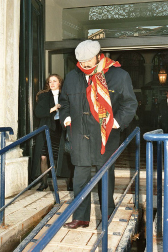 Luciano Pavarotti - passerella - Venezia (negativi) di Ceolin, Elio (ultimo quarto sec. XX)