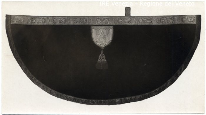 Paramenti liturgici: vesti  di Filippi, Tomaso (primo quarto XX)