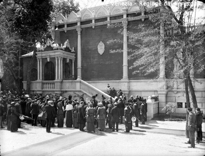 Venezia, Esposizione Internazionale d'Arte, inaugurazione del padiglione russo  di Filippi, Tomaso (XX)