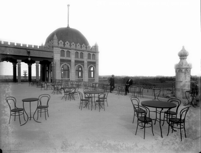 Lido di Venezia, terrazza dell'hotel Excelsior  di Filippi, Tomaso (XX)