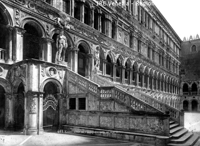 Venezia, palazzo Ducale, scala dei Giganti dalla corte dei Senatori  di Filippi, Tomaso (XIX)