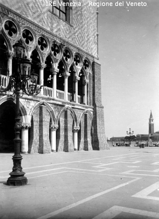 Venezia - Vita veneziana e lagunare - Prima guerra mondiale - Opere pubbliche - Opere di protezione - Palazzo Ducale: angolo trincerato  di Filippi, Tomaso (primo quarto XX)