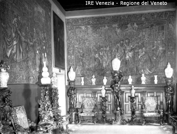 Venezia, Museo Civico, allestimento sala mobili di Andrea Brustolon  di Filippi, Tomaso (XX)