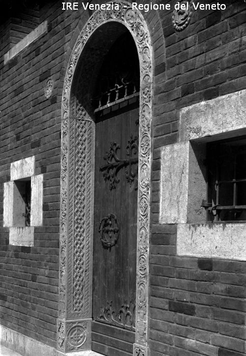Venezia, casa Ing. Alessandri in corte dell'albero, particolare  di Filippi, Tomaso (XX)