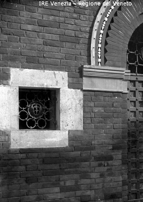 Venezia, casa Ing. Alessandri in corte dell'albero, particolare  di Filippi, Tomaso (XX)