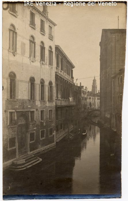 Venezia - Vedute, monumenti, luoghi - Centro storico - Canali e Rii - Castello - Rio della Pietà o di S. Antonino - Imbarcazioni  di Filippi, Tomaso (fine/ inizio XIX/ XX)