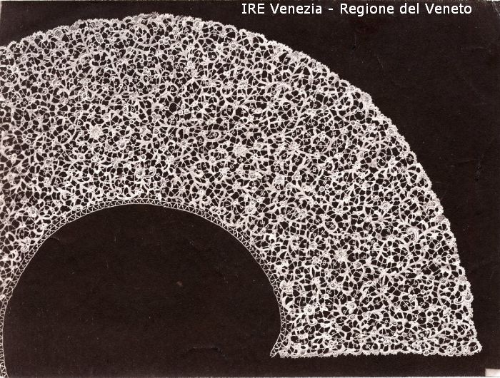 Venezia - Vita veneziana e lagunare - Attività private - Laboratori e Ditte di "Specialità veneziane" - Merletti, campionari anonimi vari - Ventaglio  di Filippi, Tomaso (fine/ inizio XIX/ XX)