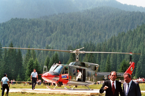 Papa Giovanni Paolo II - Vescovo Ducoli Maffeo - Val Visdende (negativo) di Ceolin, Elio (ultimo quarto sec. XX)