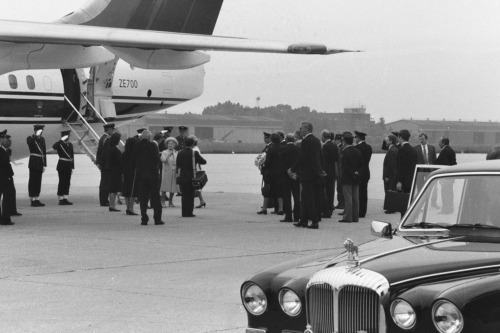 Aeroporto - Visita Regina Madre - Treviso (negativo) di Ceolin, Elio (ultimo quarto sec. XX)