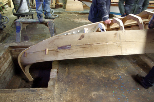 Saperi e orgogli di un giovane squeraiolo: curvare, capovolgere e mettere su un fianco una gondola - battere la barca e andare alla banda  (saperi)