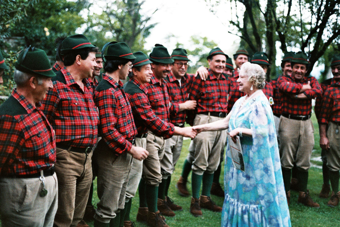 Coro Alpini - Visita Regina Madre - Asolo (negativo) di Ceolin, Elio (ultimo quarto sec. XX)
