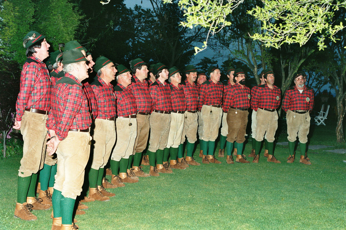 Coro Alpini - Visita Regina Madre - Asolo (negativo) di Ceolin, Elio (ultimo quarto sec. XX)