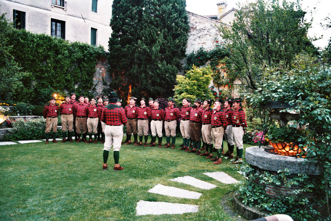 Coro Alpini - Visita Regina Madre - Asolo (negativo) di Ceolin, Elio (ultimo quarto sec. XX)