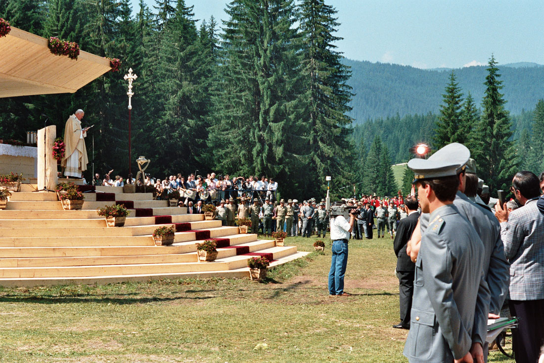 Inizio messa - Val Visdende (negativo) di Ceolin, Elio (ultimo quarto sec. XX)