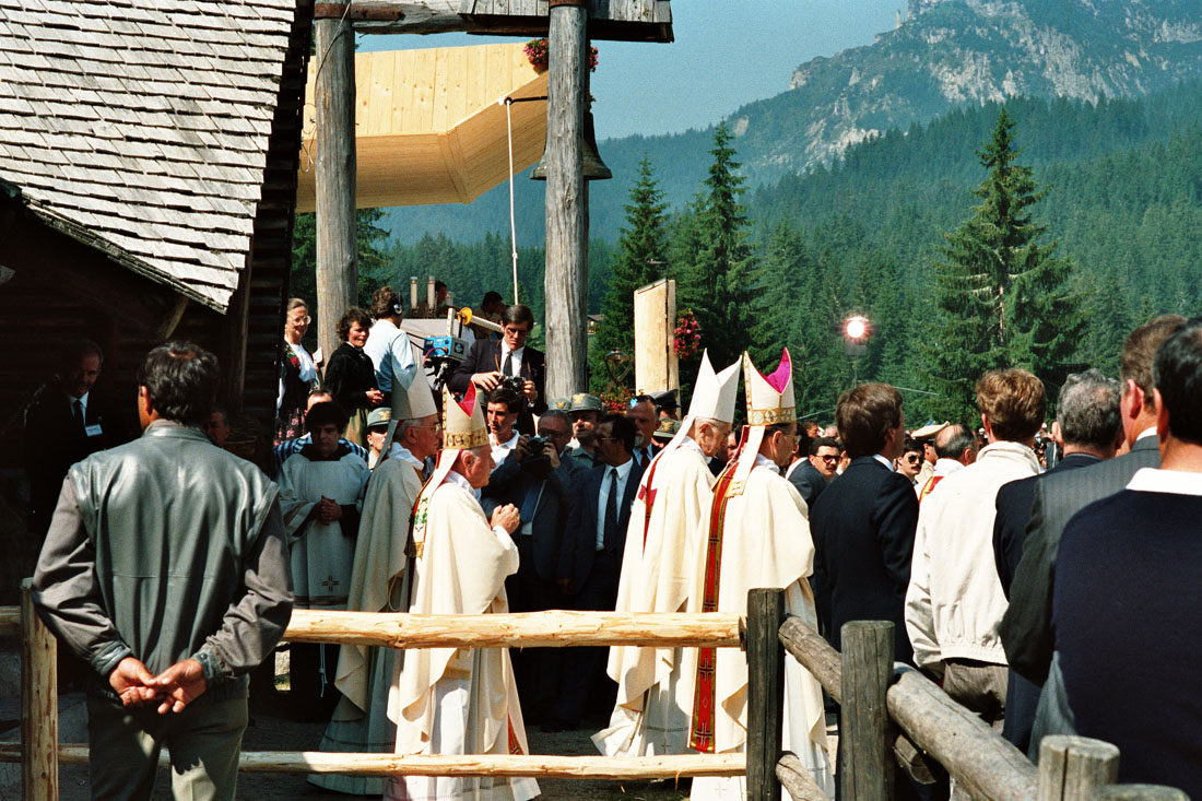 Inizio messa - Val Visdende (negativo) di Ceolin, Elio (ultimo quarto sec. XX)
