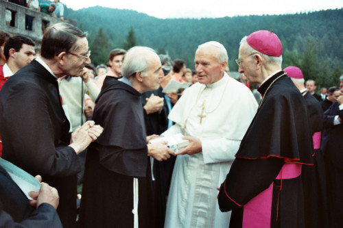 Giovanni Paolo II - Vescovo Antonio Mistrorigo - Lorenzago di Cadore (negativo) di Ceolin, Elio (ultimo quarto sec. XX)