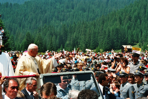 Papa Giovanni Paolo II - Vescovo Ducoli Maffeo - Val Visdende (negativo) di Ceolin, Elio (ultimo quarto sec. XX)