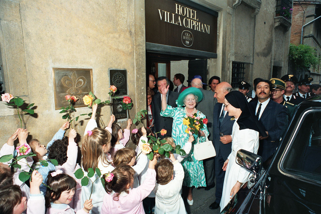 Hotel Villa Cipriani - Visita Regina Madre - Asolo (negativo) di Ceolin, Elio (ultimo quarto sec. XX)