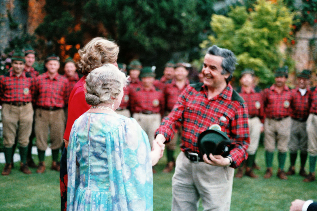 Coro Alpini - Visita Regina Madre - Asolo (negativo) di Ceolin, Elio (ultimo quarto sec. XX)