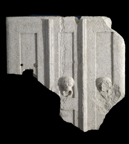teste di leone (porta, porta funeraria) - ambito culturale romano, produzione locale (fine/inizio I-II sec. d.C.)