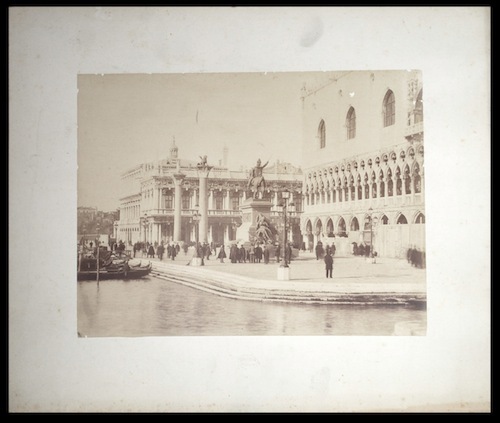 Vittorio Emanuele II - Statue equestri - Molo di Palazzo Ducale <Venezia> (positivo) di Ferrari, Ettore, Brusa, Giovanni Battista (XIX)