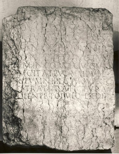 base, base parallellepipeda opistografa con iscrizione commemorativa - ambito culturale romano, produzione veronese (inizio sec. I d.C.)