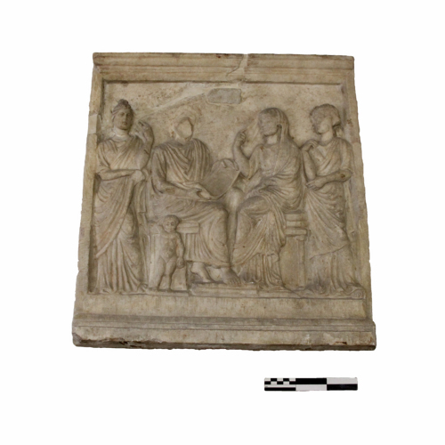 scena di lettura (rilievo) - ambito rinascimentale/ produzione all'antica (Età rinascimentale/ secc. XIV d.C./ XVI d.C.)
