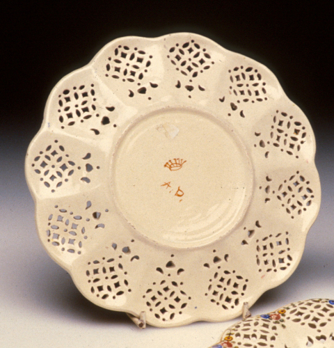 decoro floreale (PIATTO - piattino rotondo traforato, elemento d'insieme) - manifattura Agostinelli/Dal Prà (1930 - 1940)