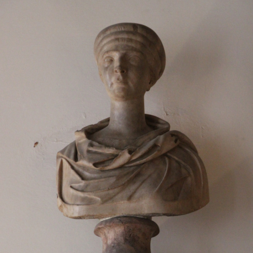 ritratto femminile (busto femminile) - ambito rinascimentale/ produzione all'antica (epoca rinascimentale/ sec. XVI d.C.)