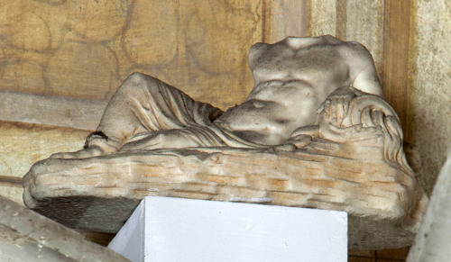 divinità fluviale "Oceano ?" (statua maschile, statua di divinità fluviale) - ambito culturale romano/ età imperiale/ età adrianea (prima metà sec. II d.C.)