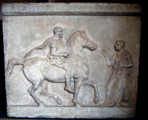 giovane a cavallo verso sinistra e (di fronte) un personaggio maschile stante (rilievo, lastra rettangolare con rilievo e iscrizione (spuria?), a Chrysippos) - Ambito culturale greco (seconda metà sec. IV a.C.)